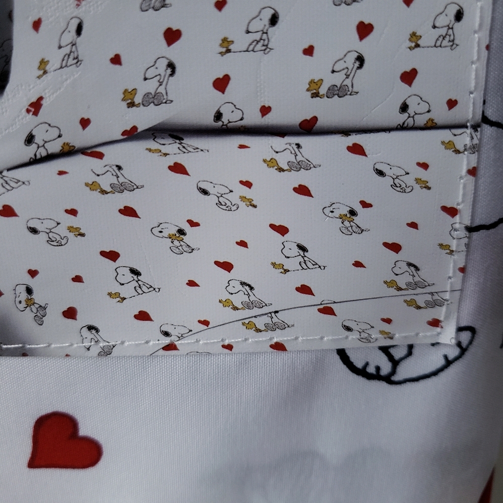 ❌SOLD❌Peanuts Snoopy Valentines Day Queen Size Bed Sheet Set 4-pc Hearts Cartoon - Picture 3 of 6